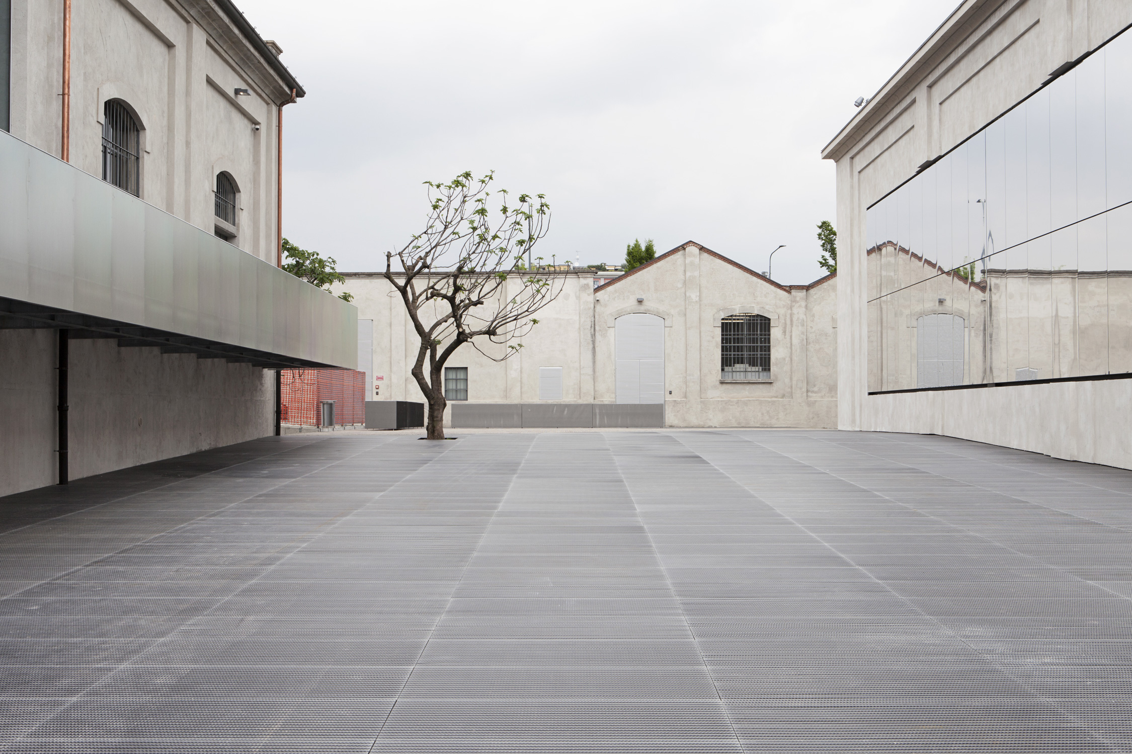The Prada Foundation in Milan: the cloud effect floor - Ideal Work