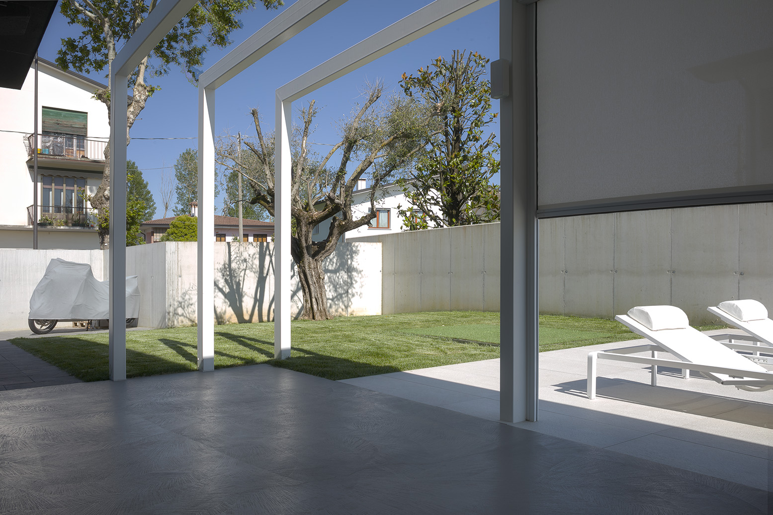 Rasico® Ideal Work - A cement-based decorative coating for exterior areas