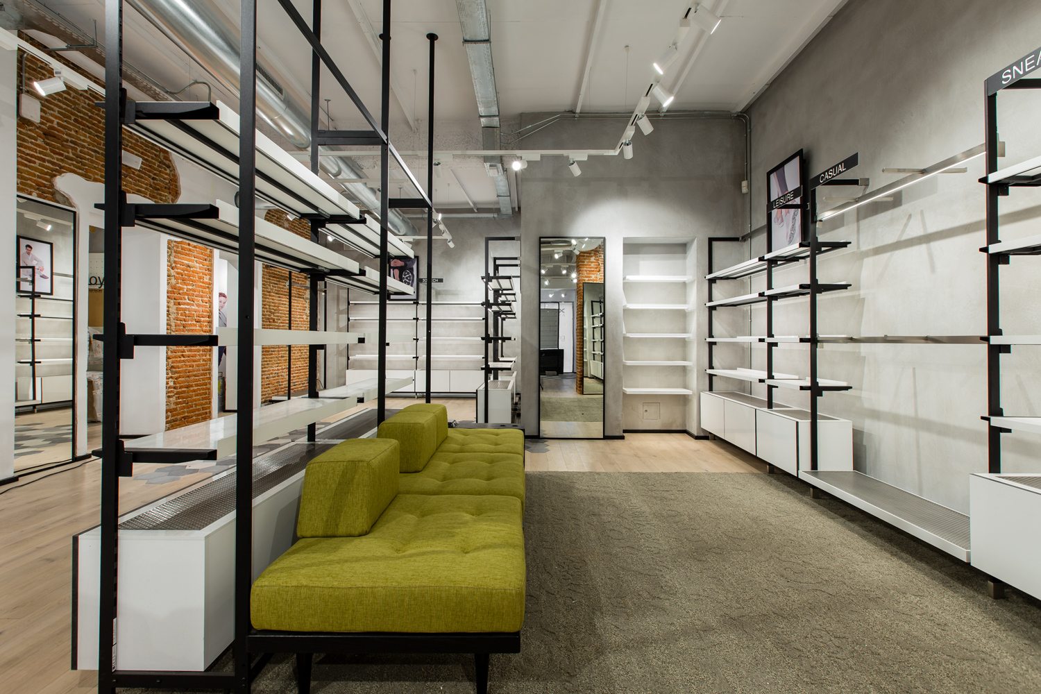 Colgar Residencia Aislar Geox store in Madrid - Idealwork: concrete finishes for internal and  external use
